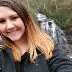 Meet your Posher, Adrienne